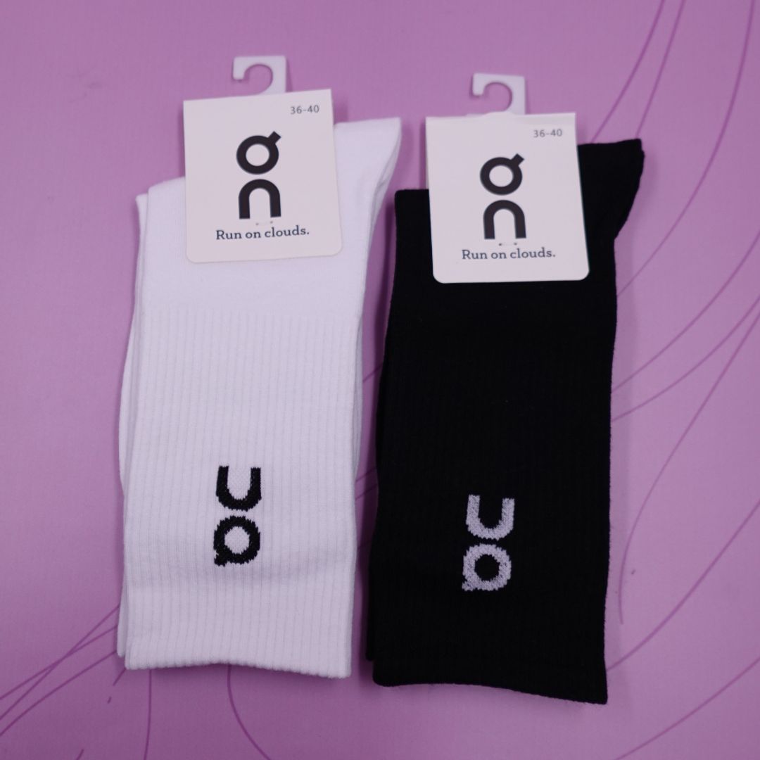 DOCENA DE MEDIAS BLANCAS Y NEGRAS