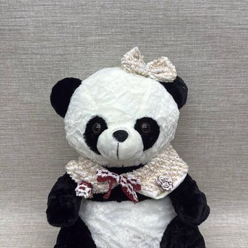 Imagen del producto PANDA CON MINI CHAL TEJIDO 40 CM