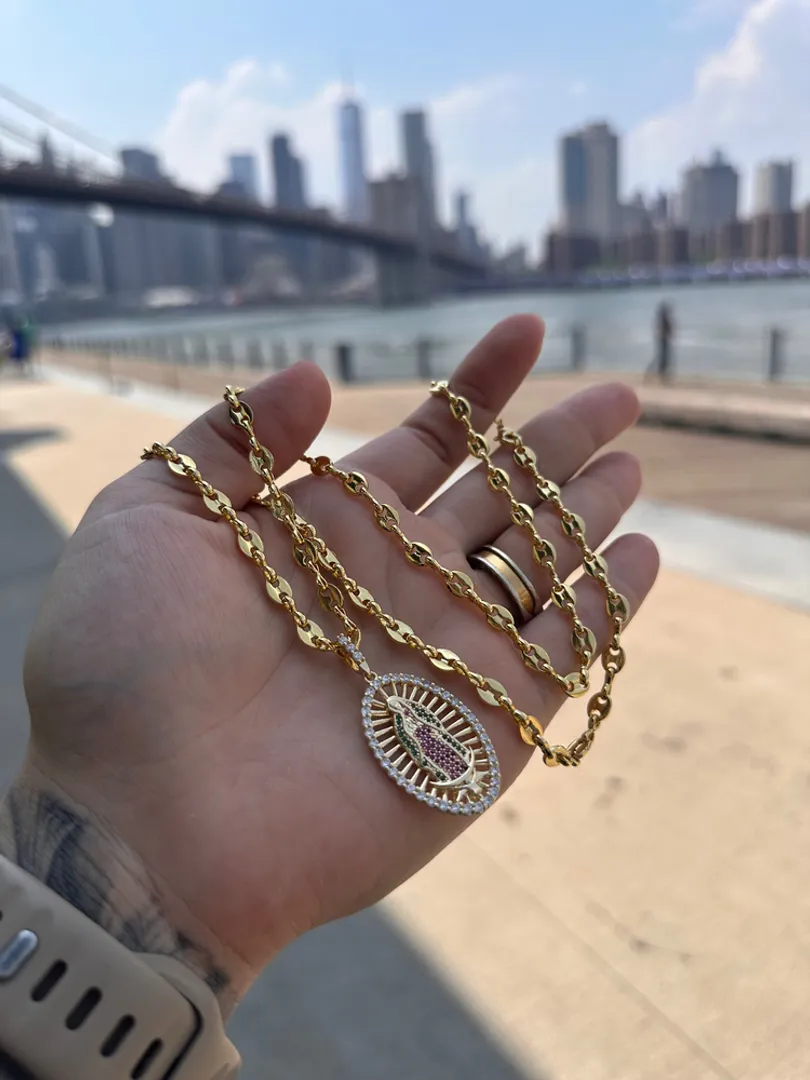 Cadena gucci con virgen Guadalupe Swarovski 