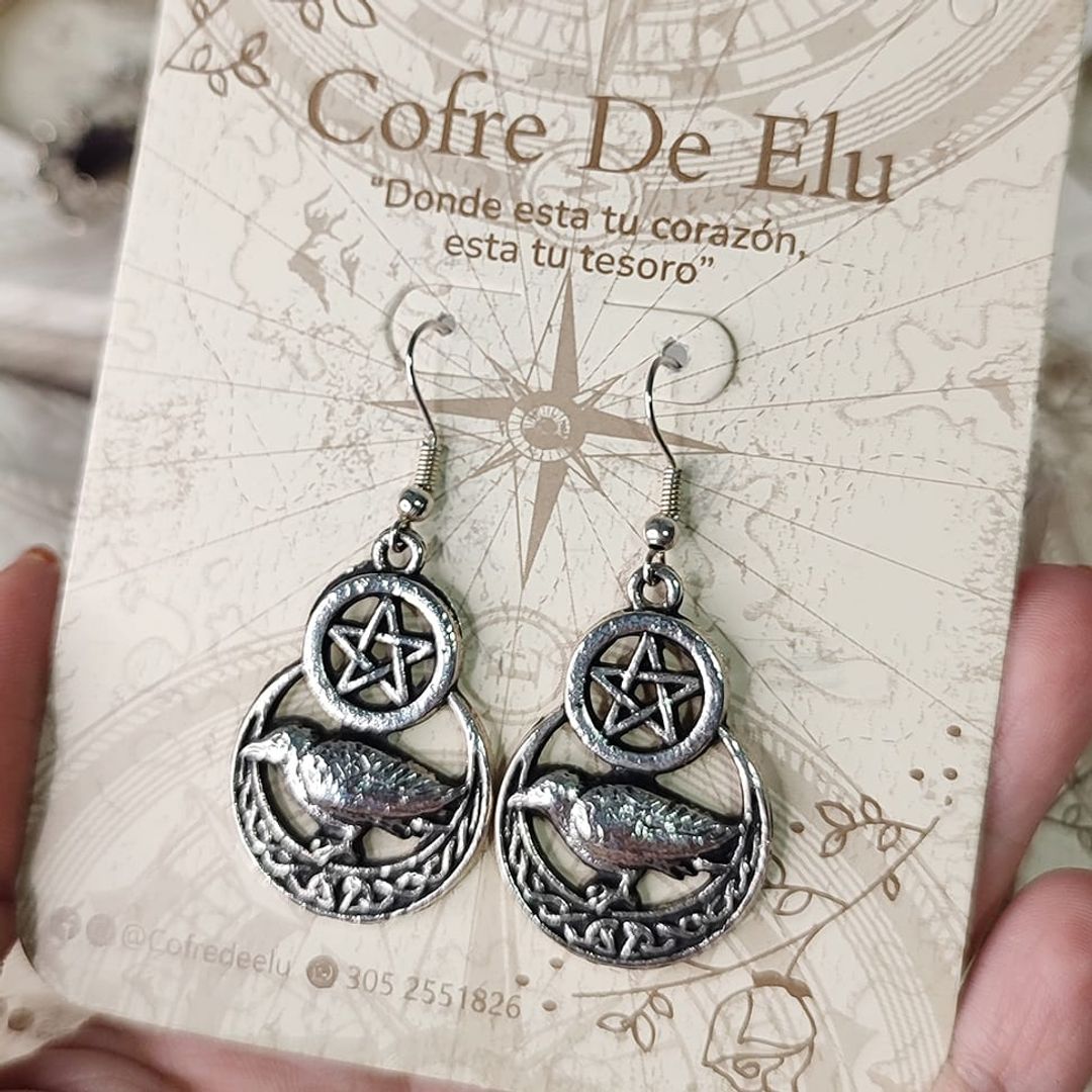 ARETES CUERVO