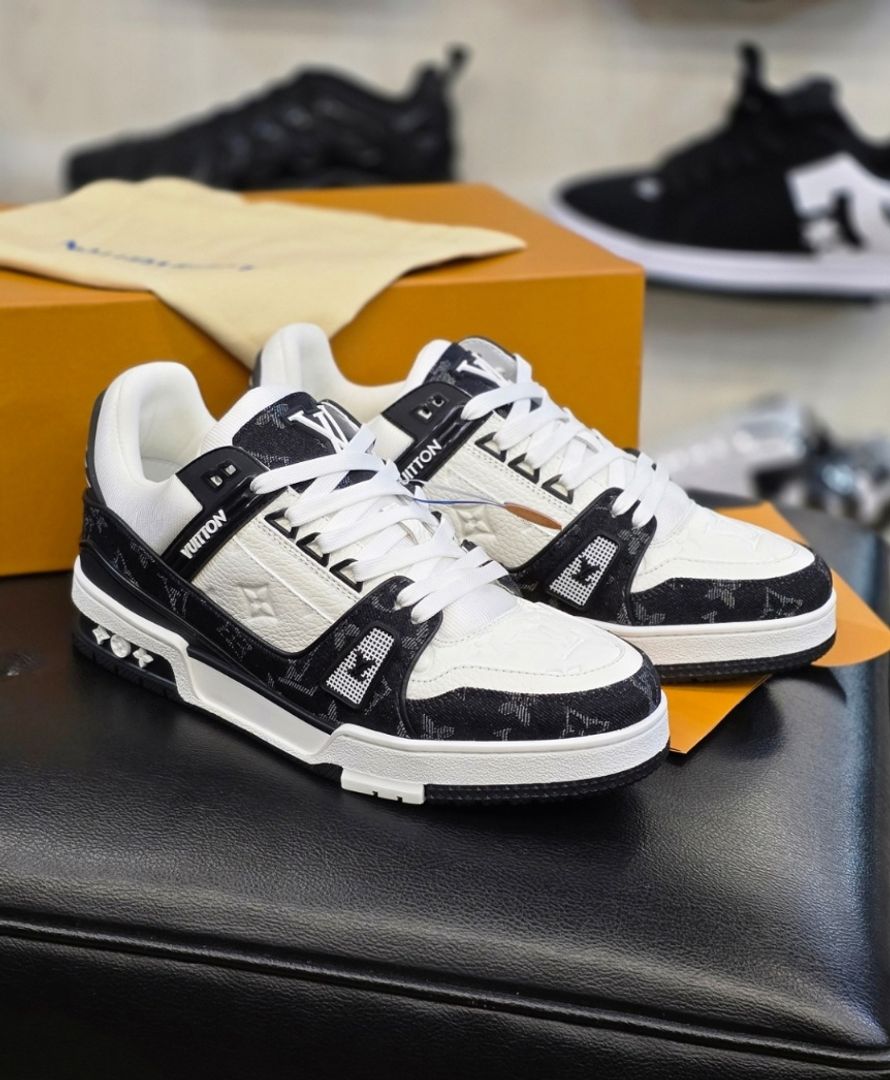 Louis Vuitton trainer black