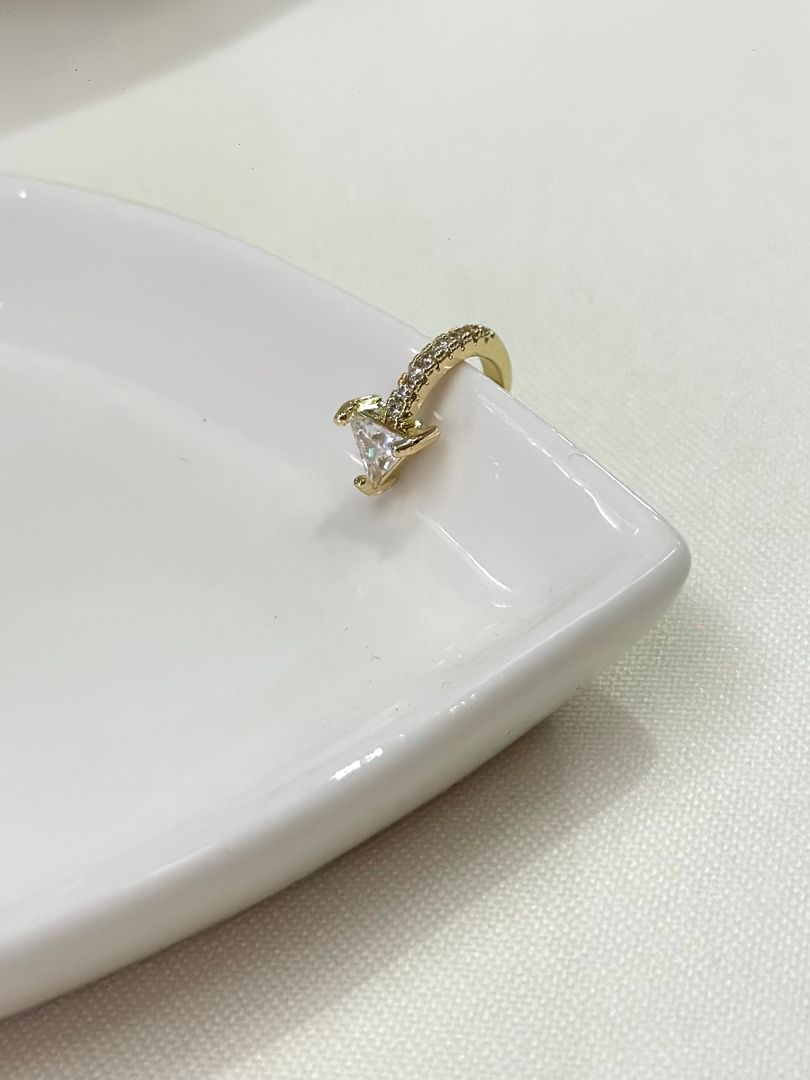 Earcuff punta piedra 