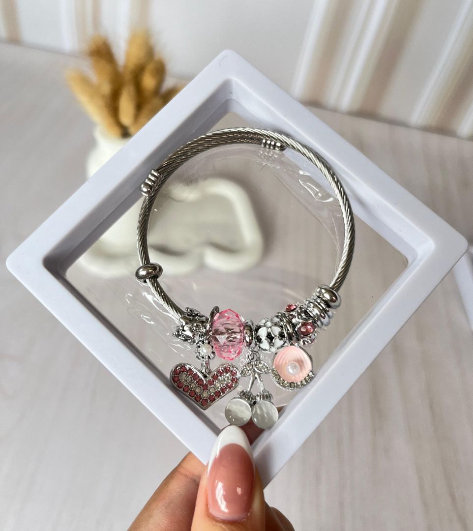 Pulsera tipo Pandora en caja 