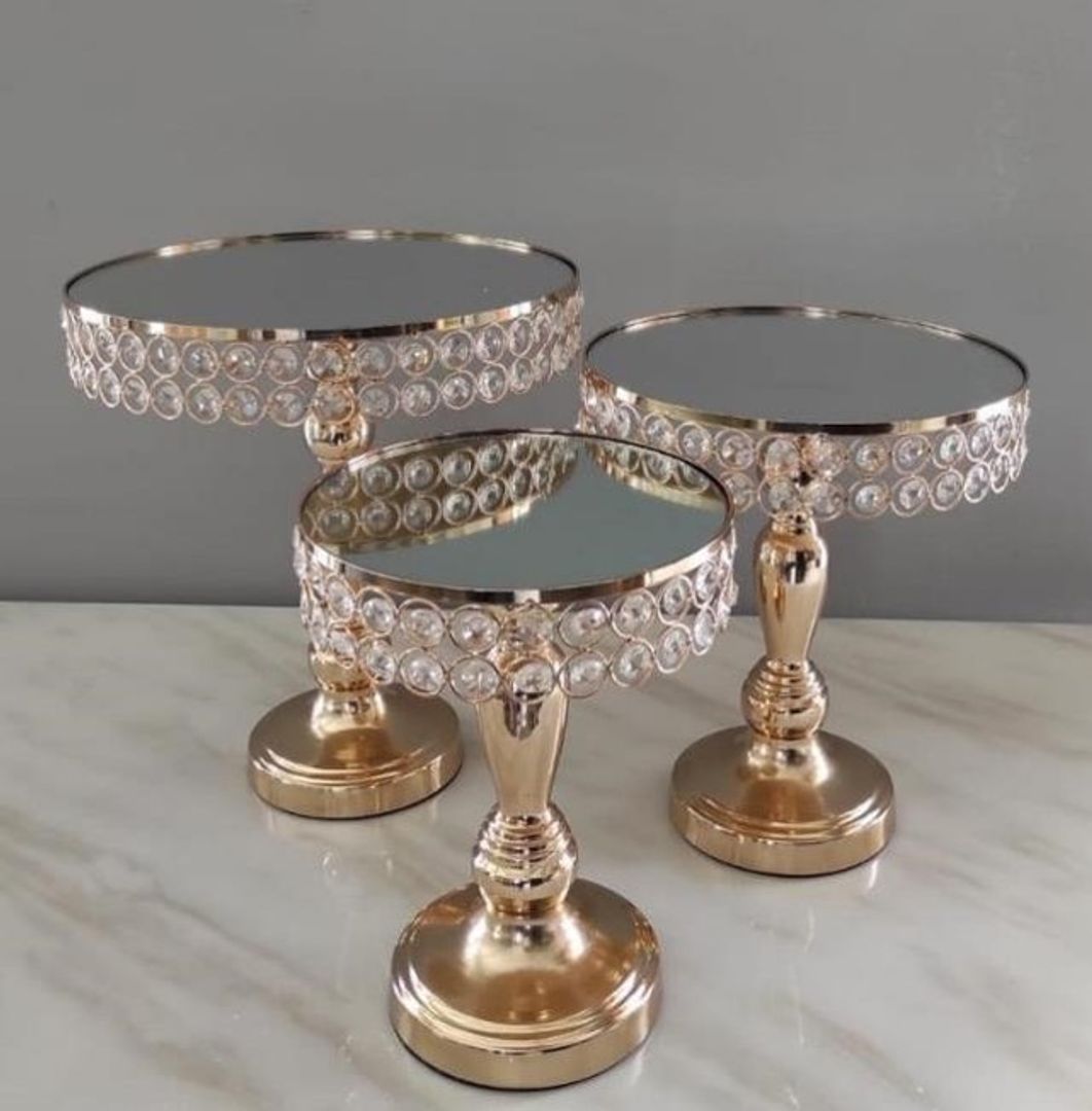 Set de tres bases en metal color dorado con espejo