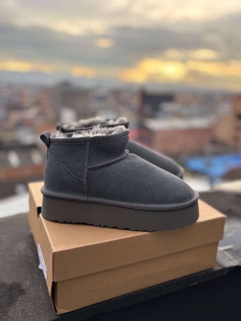 BOTA TIPO UGG GRIS IMPORTADA