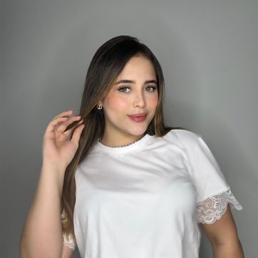 Blusa con encaje - imagen 1