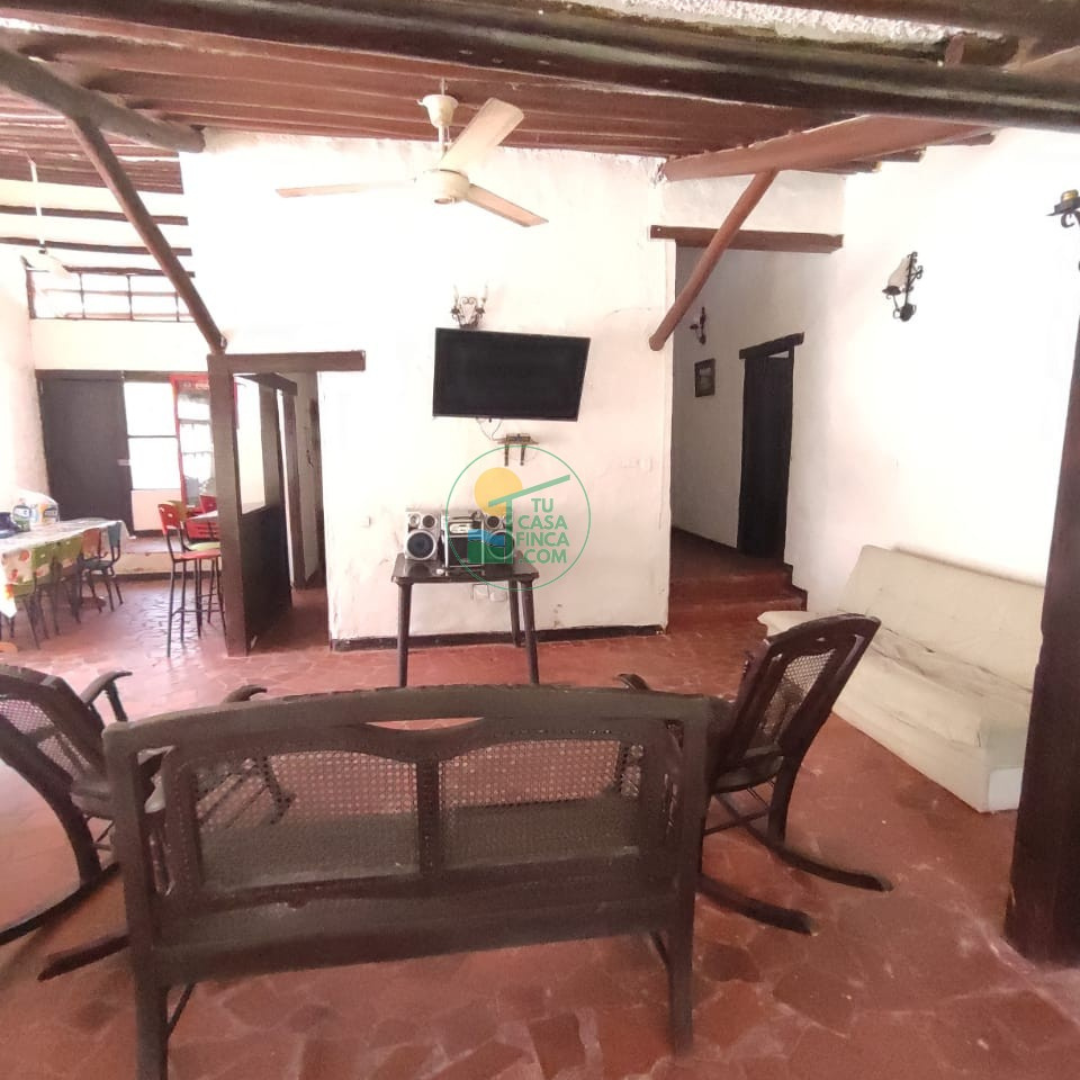 MELGAR |12|16 PERSONAS