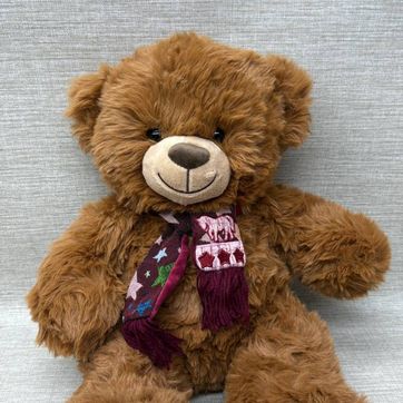 Imagen del producto OSO CAFE PELUDITO CON BUFANDA 45 CM
