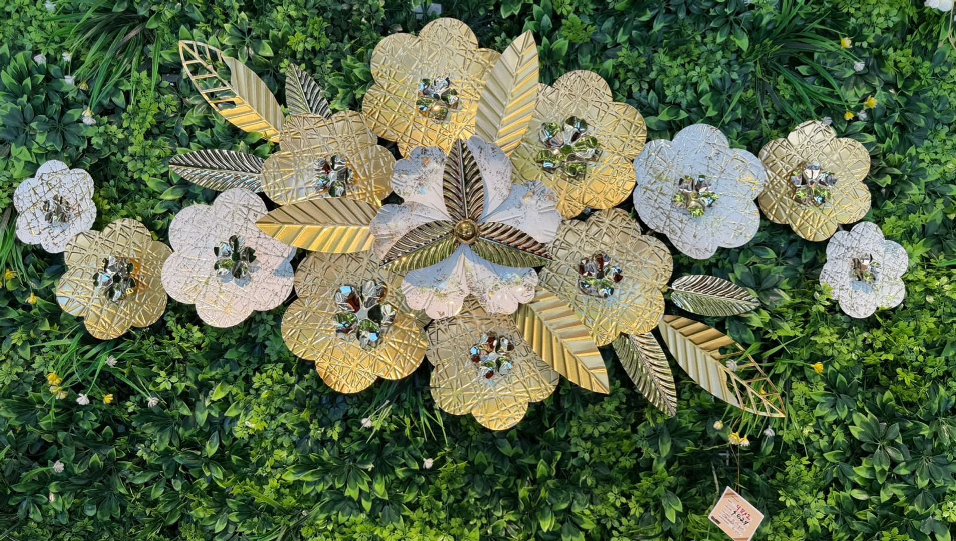 APLIQUE METALICO DE FLORES Y HOJAS