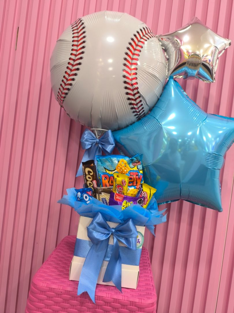 BOUQUET DE GLOBLOS BEISBOL + DULCES
