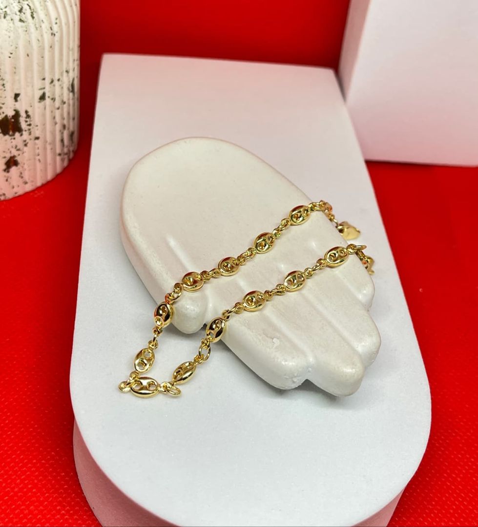 Pulsera gucci semigruesa de 4mm y 20cm