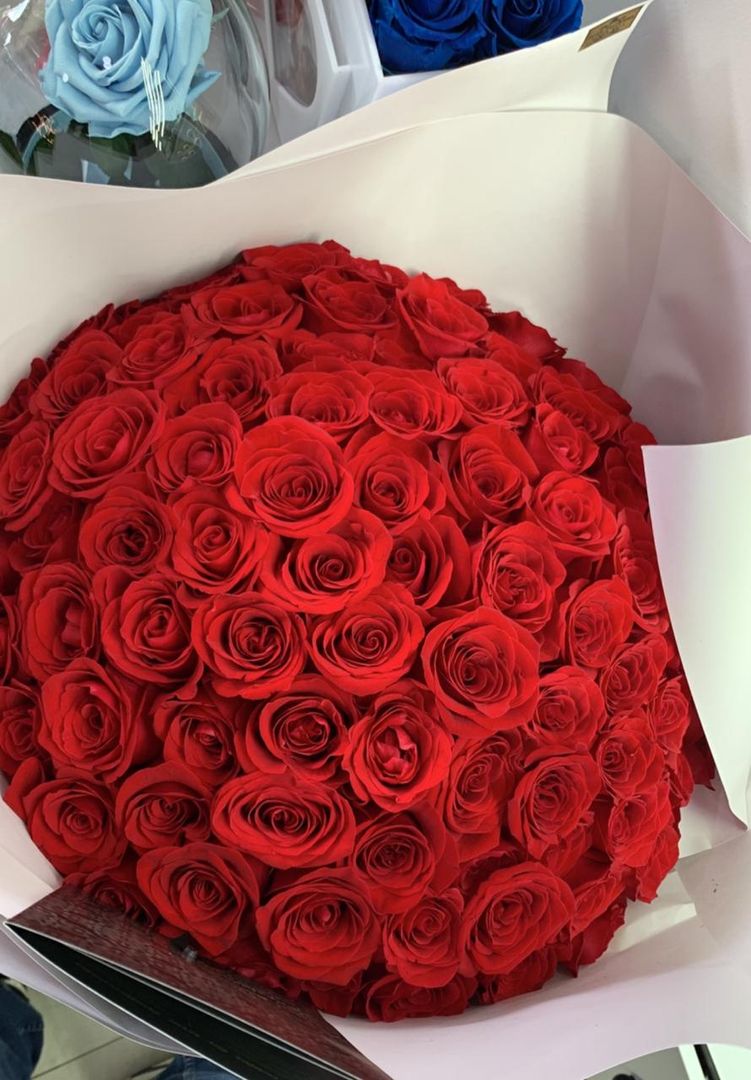 BOUQUET POR 100 ROSAS TRADICIONALES