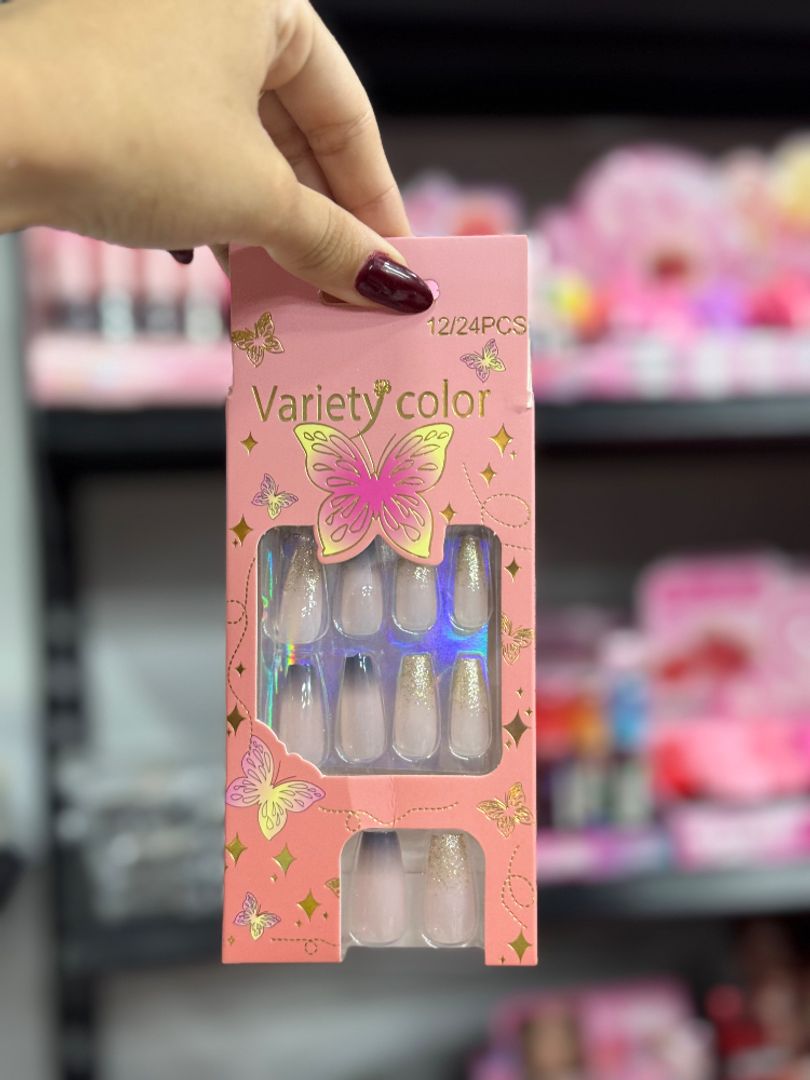 Uñas press on decoradas