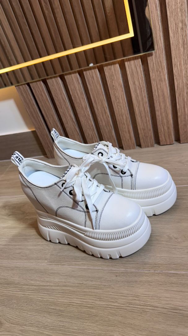 TENIS 3ALTOS TIPO CON