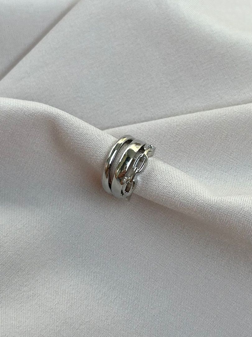 Earcuff plateado líneas 