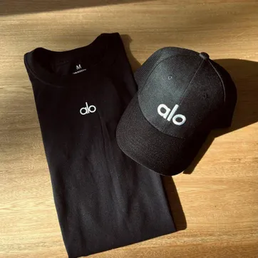 DUO DE CAMISETA + GORRA BORDADA - imagen 1