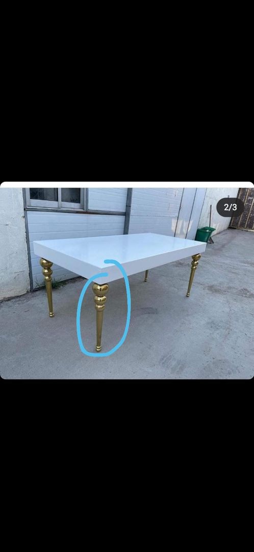 PATAS DE MESA DORADAS.