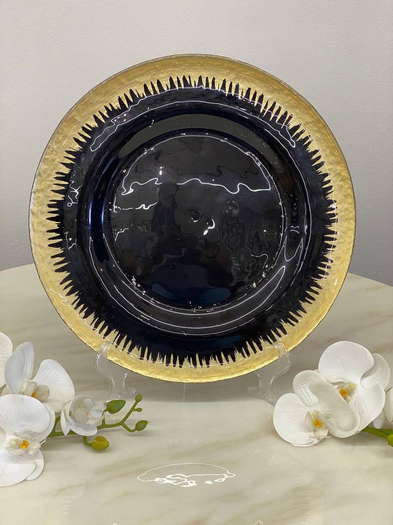 Bajo Plato Cristal Negro borde Dorado