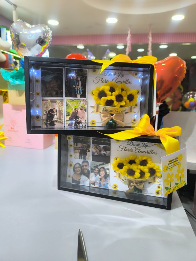 CAJA ILUMINADA CON FLORES Y FOTOS