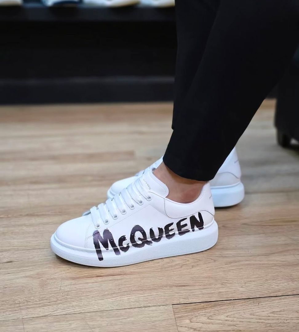 Alexander Mcqueen Letras