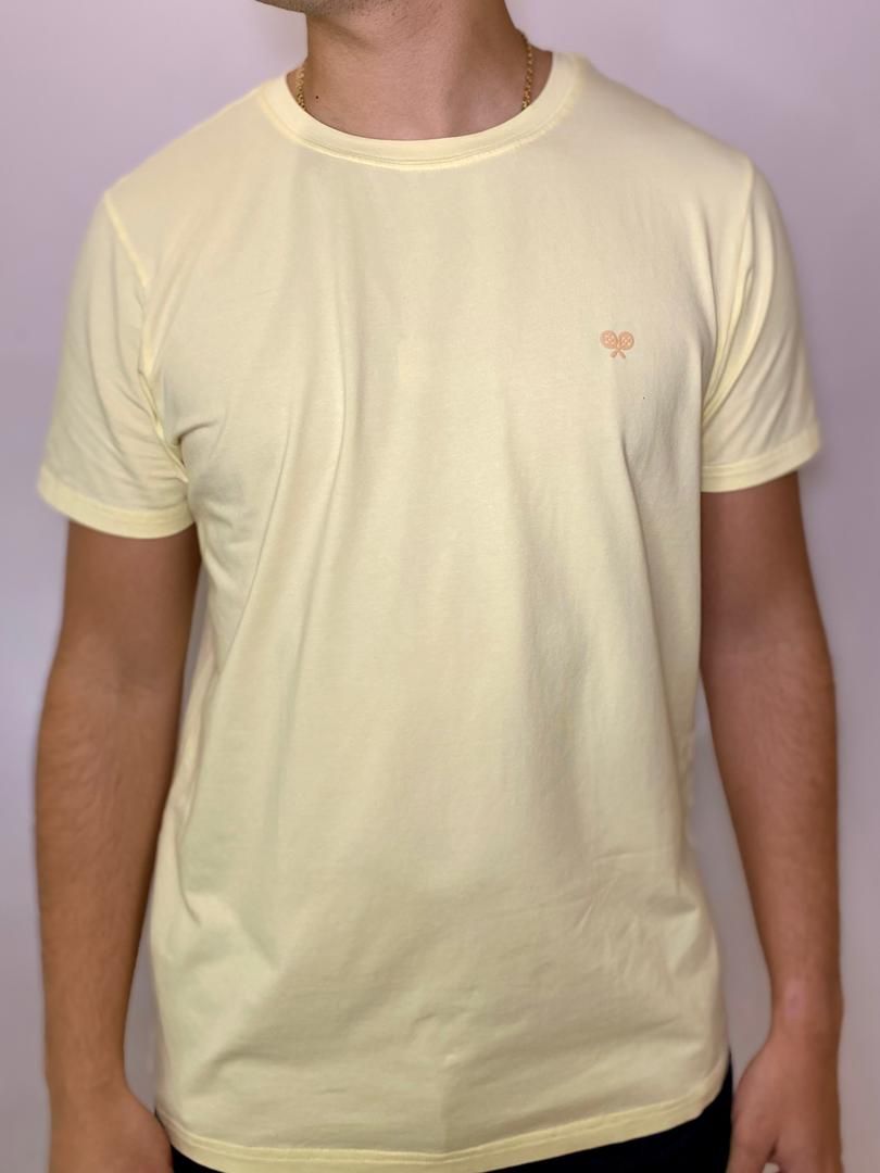 CAMISETA TENNIS ESSENCIALS - AMARILLO