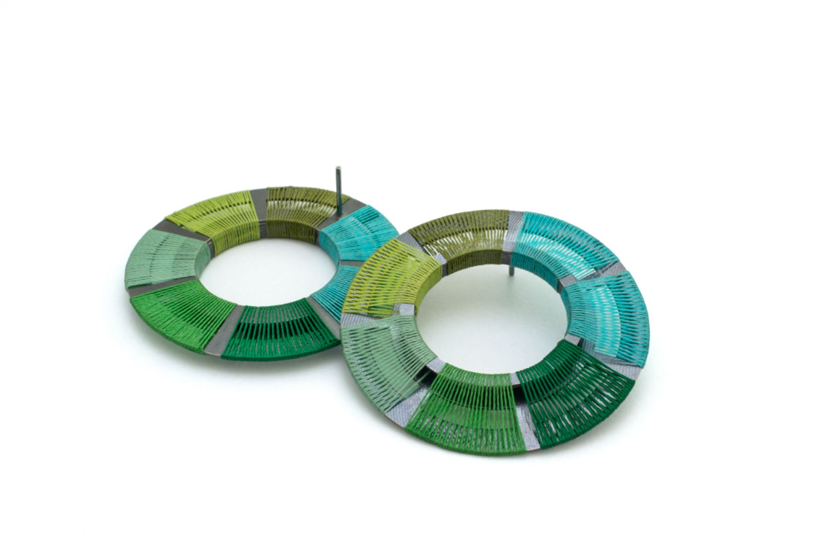 7-BLOCK WOVEN CIRCLE EARRINGS