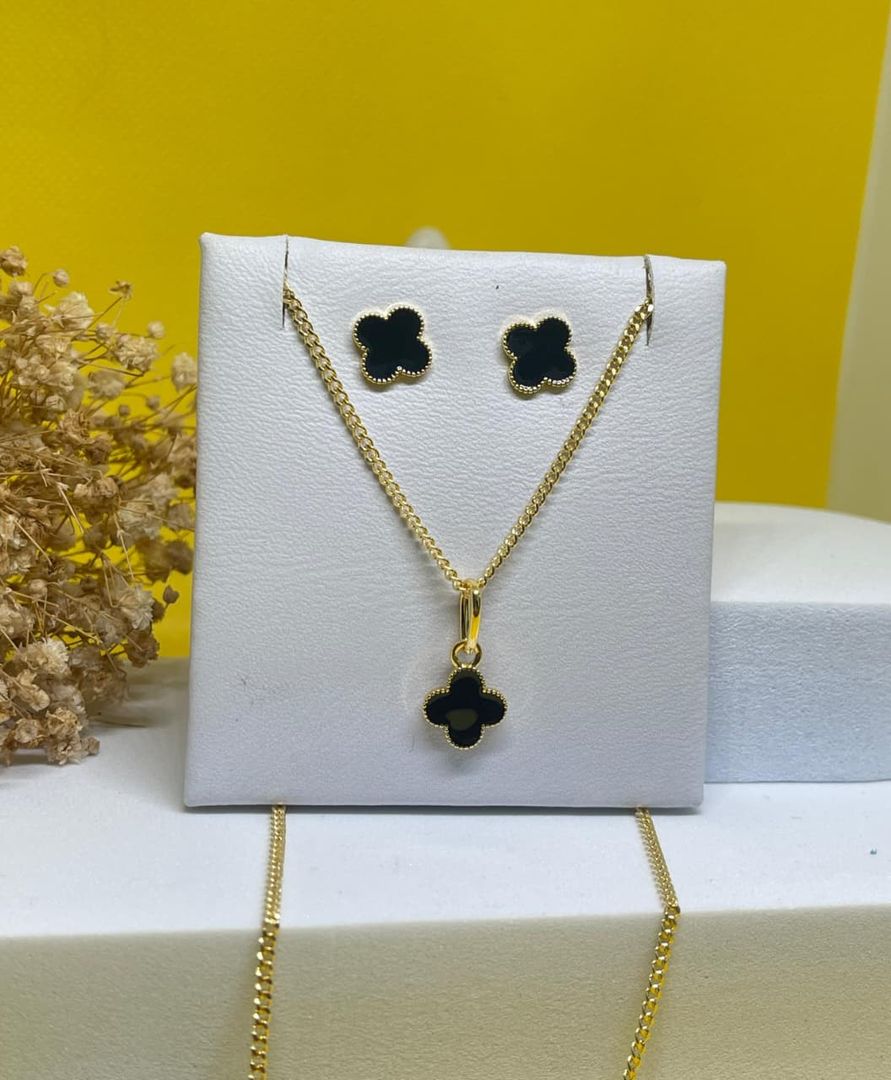 Conjunto cadena cubana 40cm + dije y topos van cleef negro
