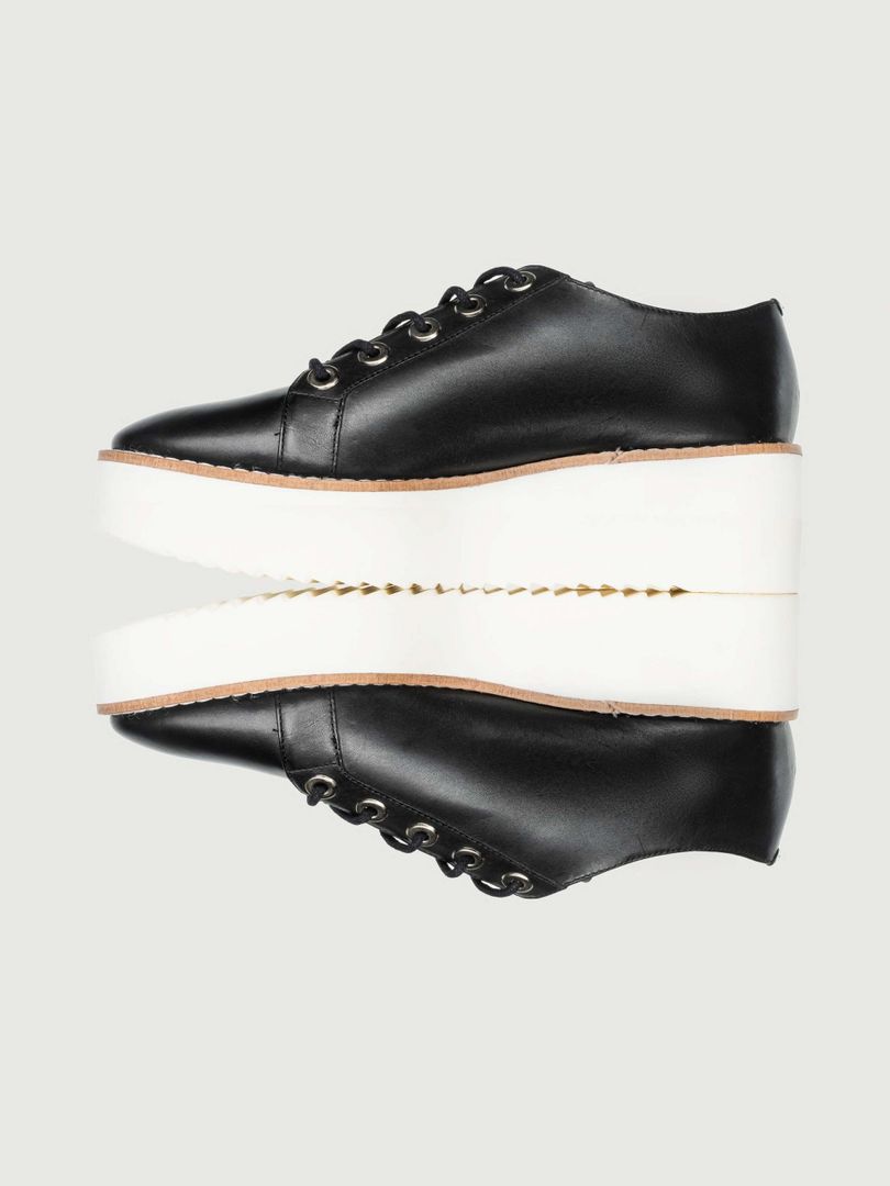 Abotinado Valtice En Cuero Liso NEGRO