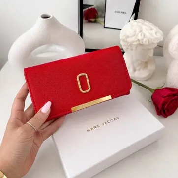 Imagen del producto Billetera 1.1 Marc Jacobs en caja
