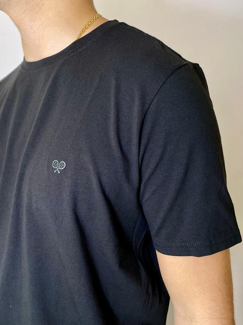 CAMISETA TENNIS ESSENCIALS - NEGRO