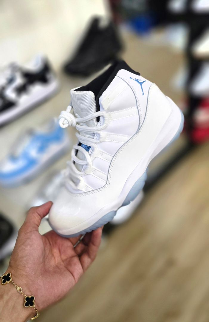 Jordan 11 Legend Blue
