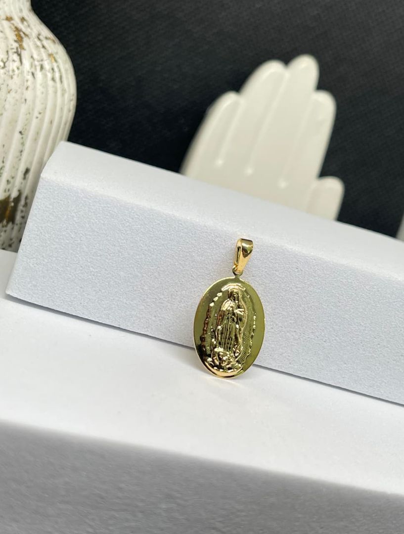 Dije placa virgen guadalupe ovalada lisa 2.5cm