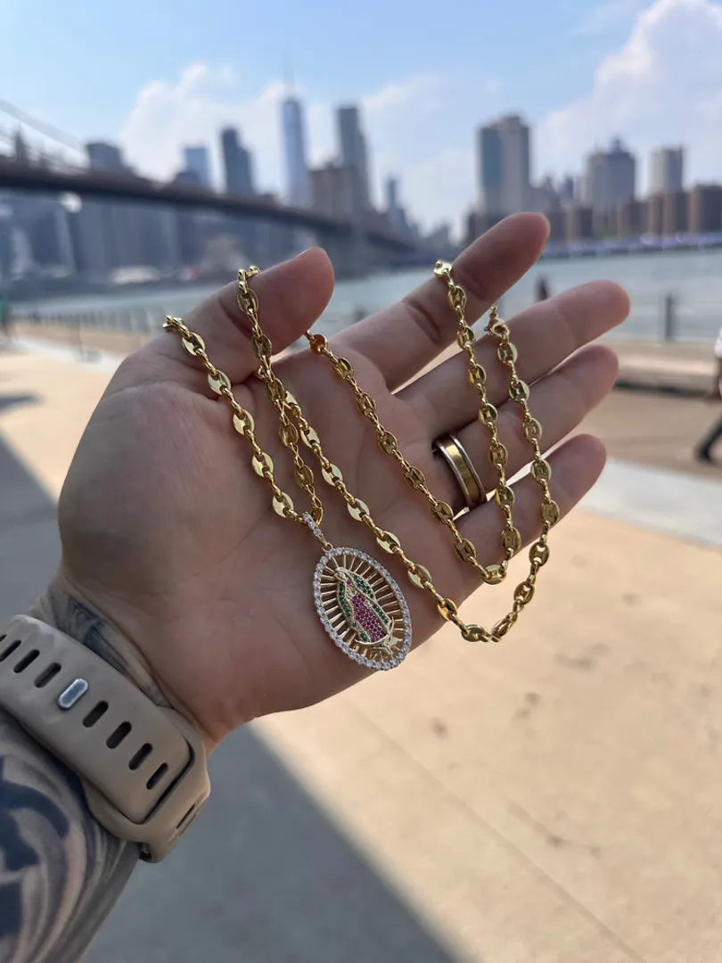 Cadena gucci con virgen Guadalupe Swarovski 