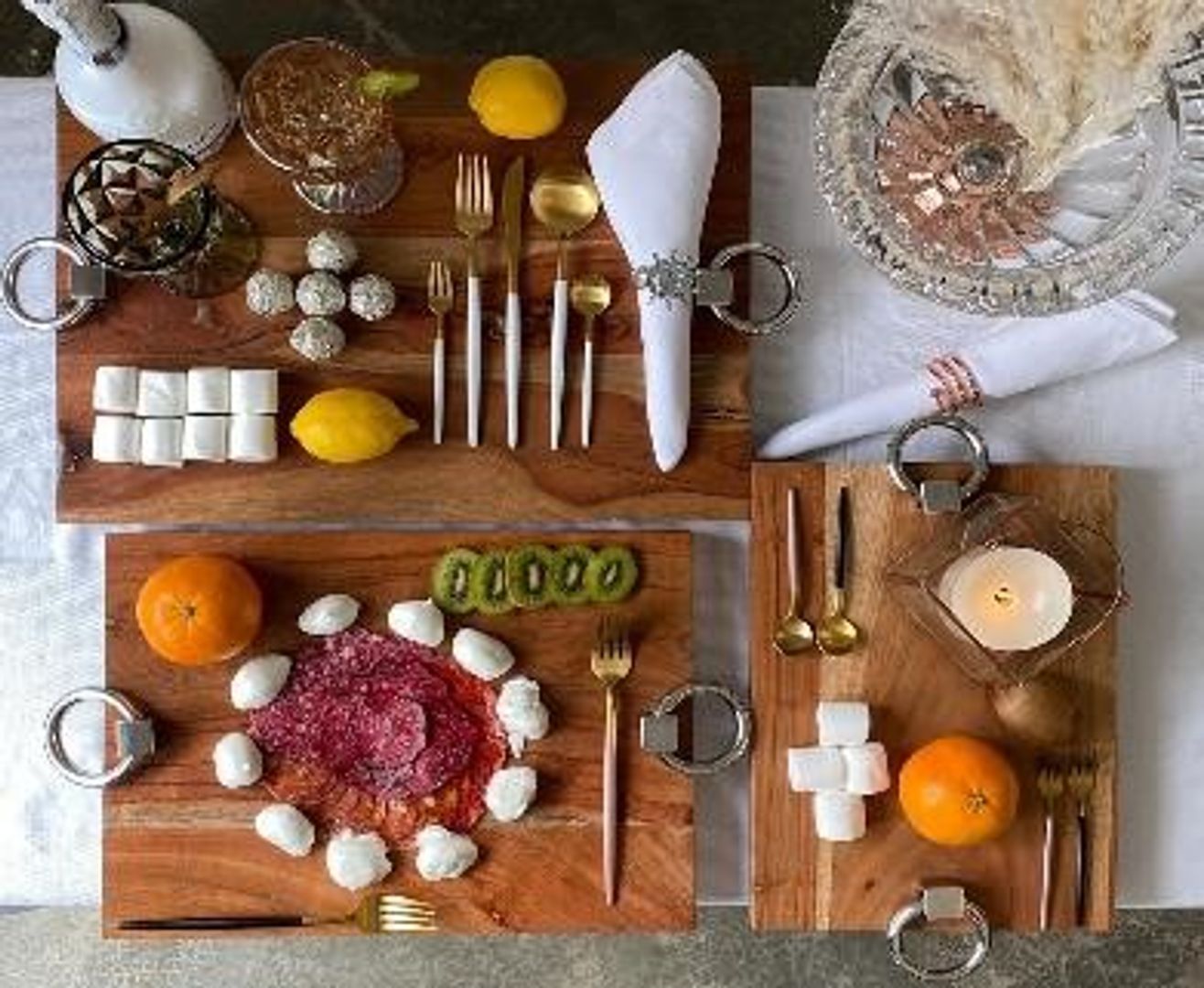 Charola de madera y asa de acero