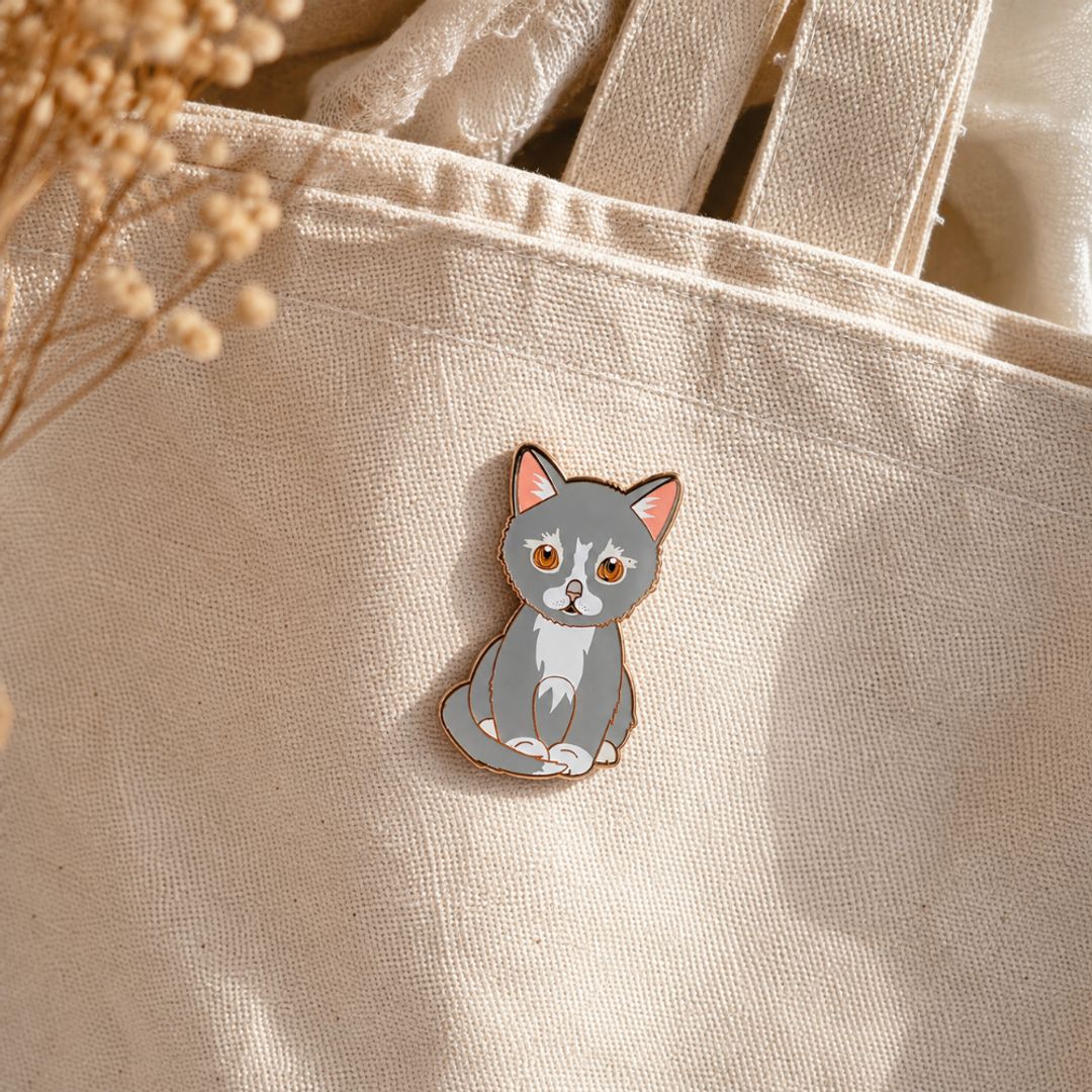 PIN GATO GRIS BLANCO