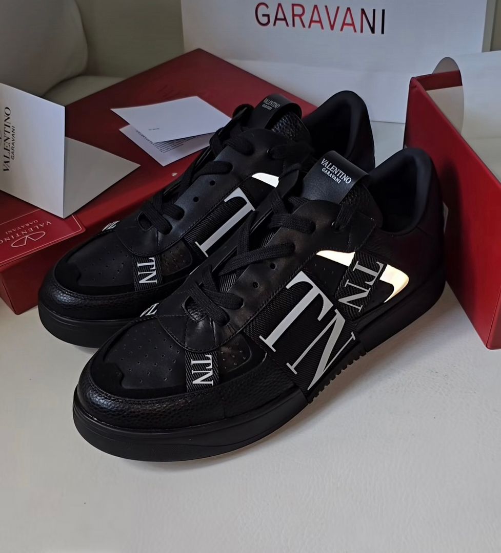 Valentino Garavani VLTN