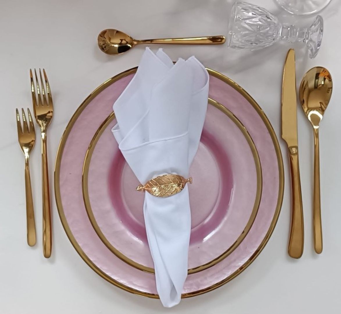 Platos en cristal rosa borde dorado