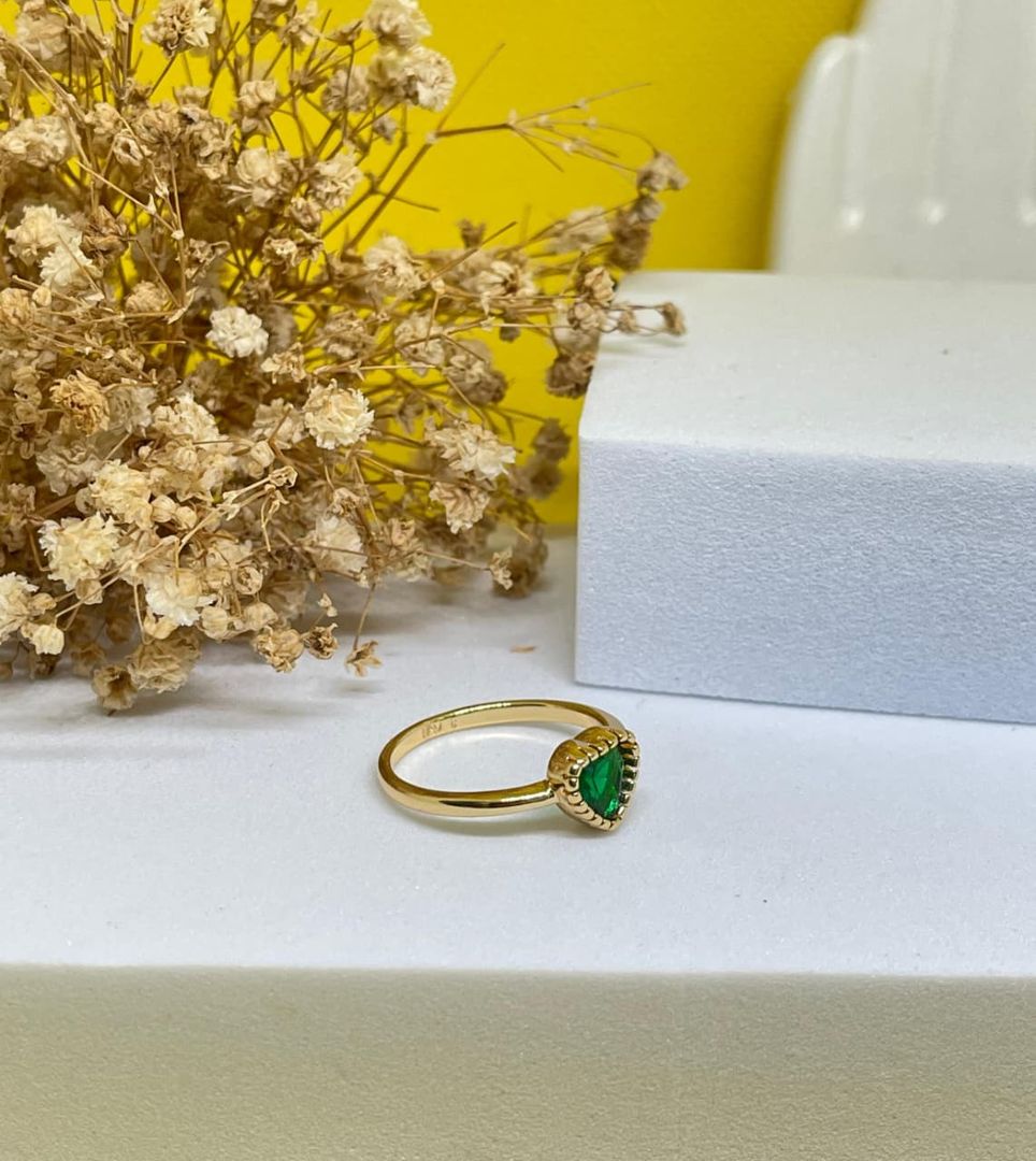 Anillo solitario corazon verde