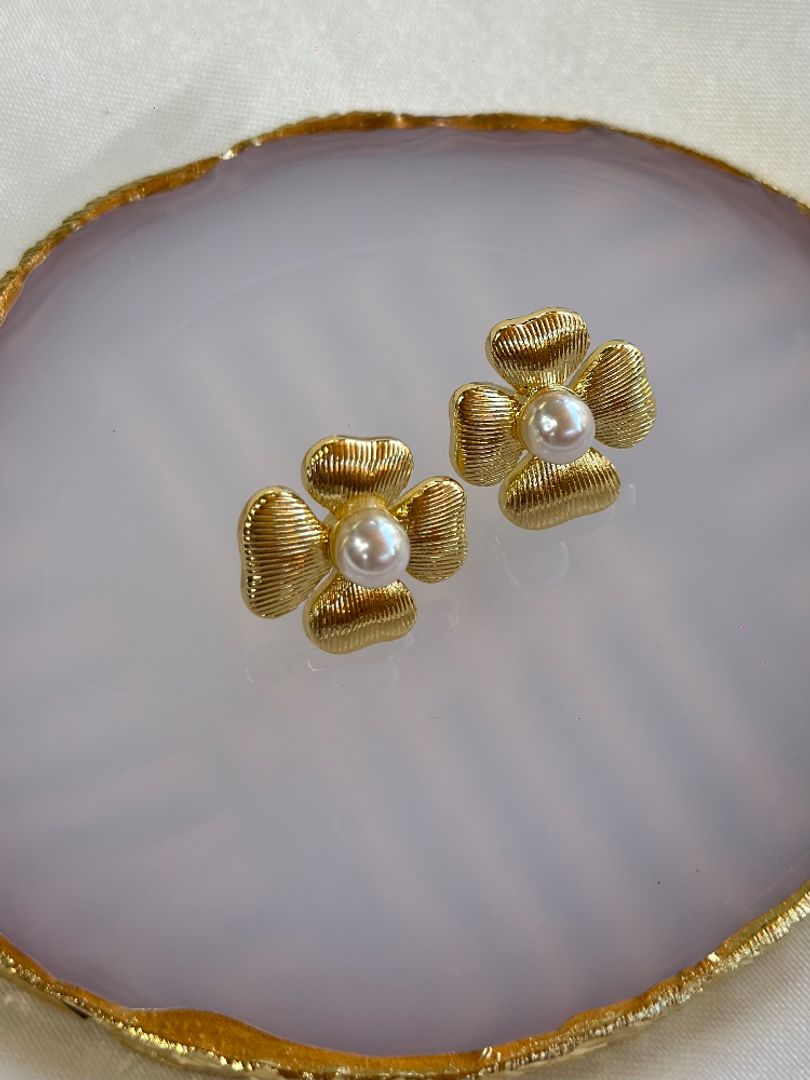 Arete flor dorado perla 