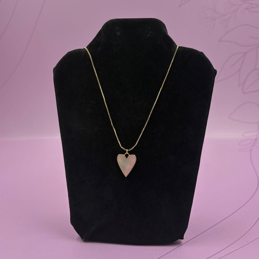 COLLAR CORAZÓN NACARADO