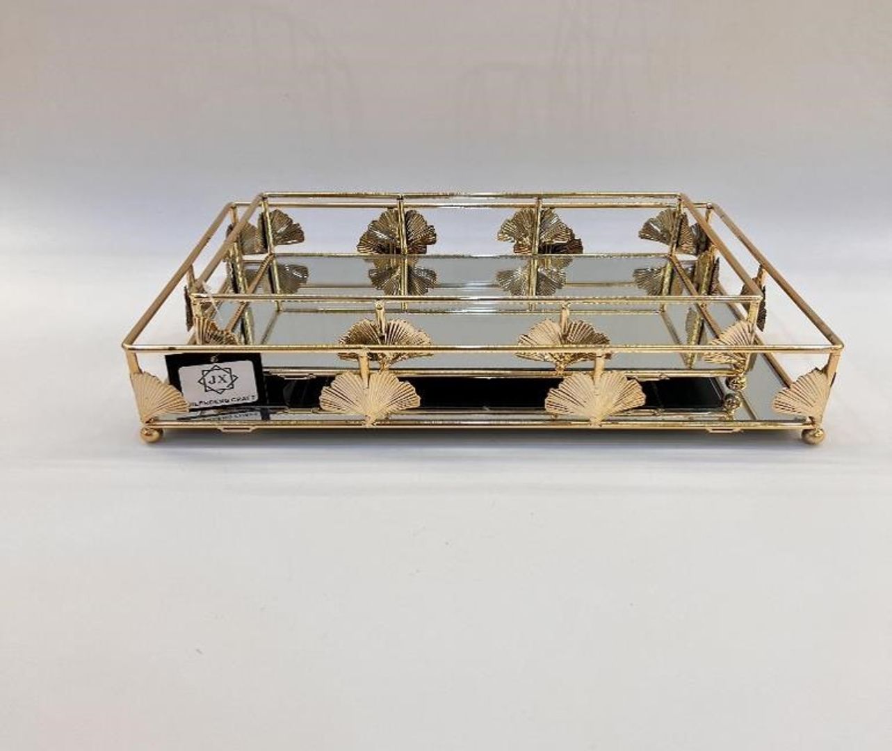Set de dos charolas doradas en metal con espejo