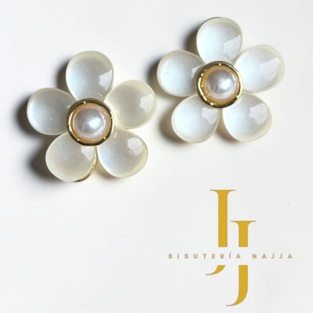 Arete Flor nacarada