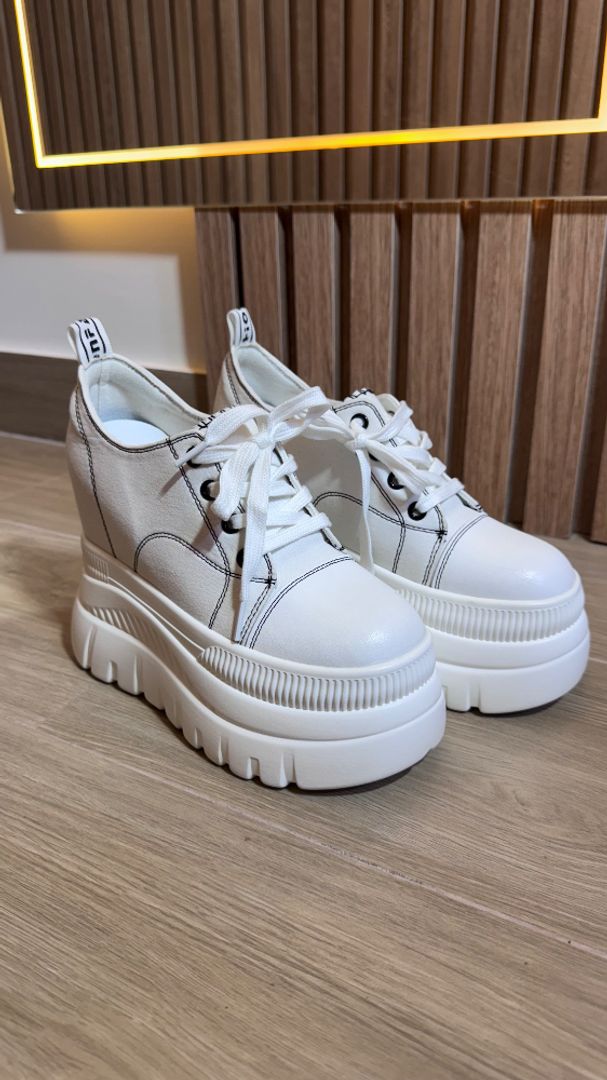 TENIS 3ALTOS TIPO CON