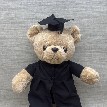 Imagen del producto OSO DE GRADO CON TOGA NEGRA 55 CM