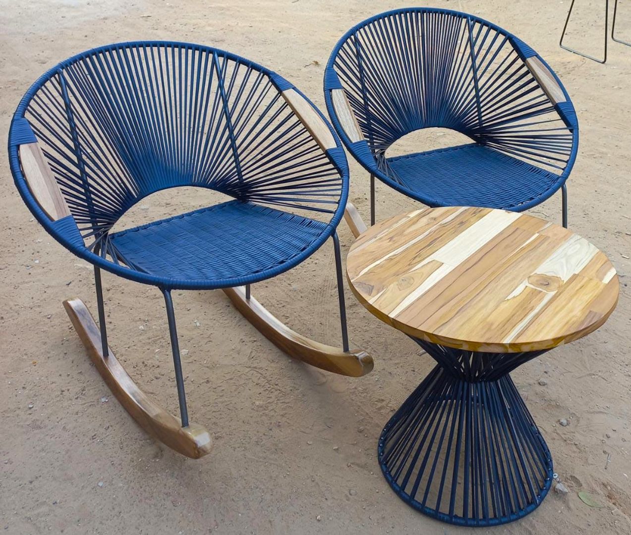 Mecedora Isabel con brazos de madera