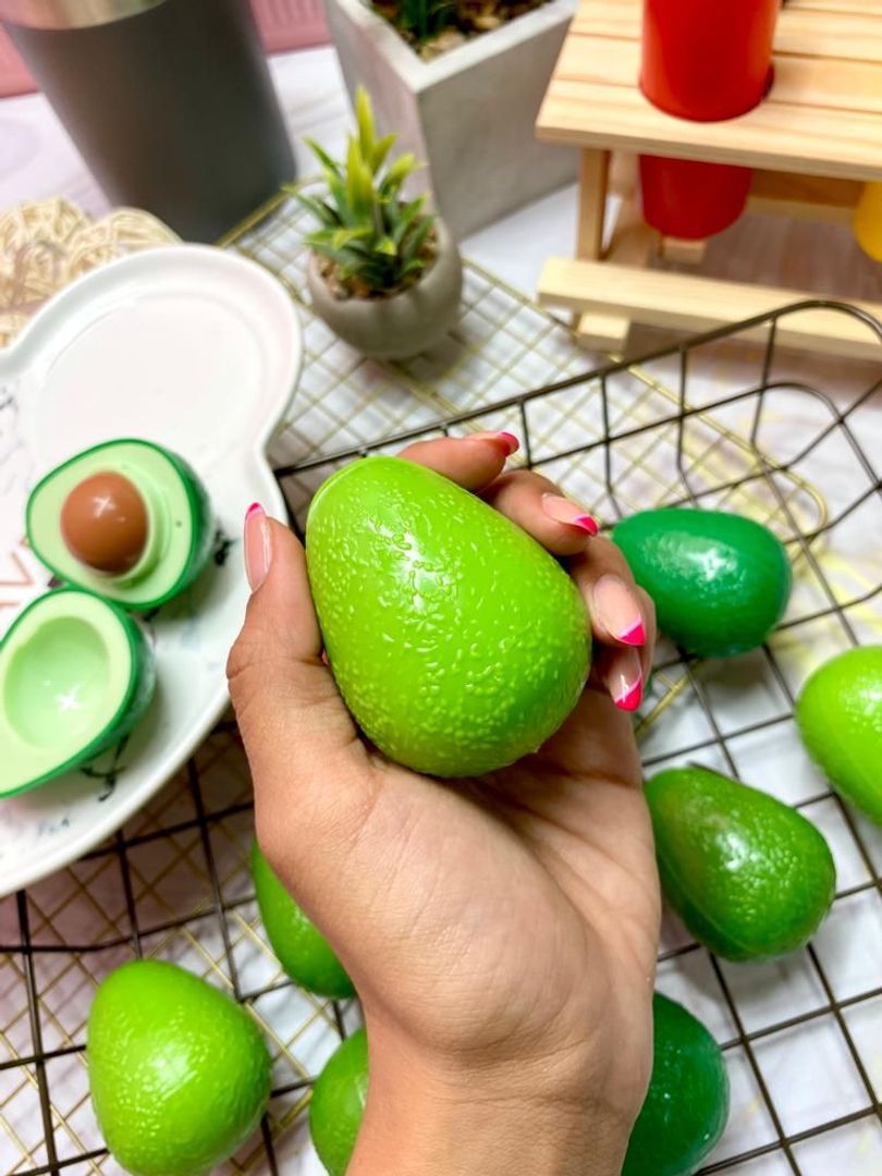 LABIAL AGUACATE