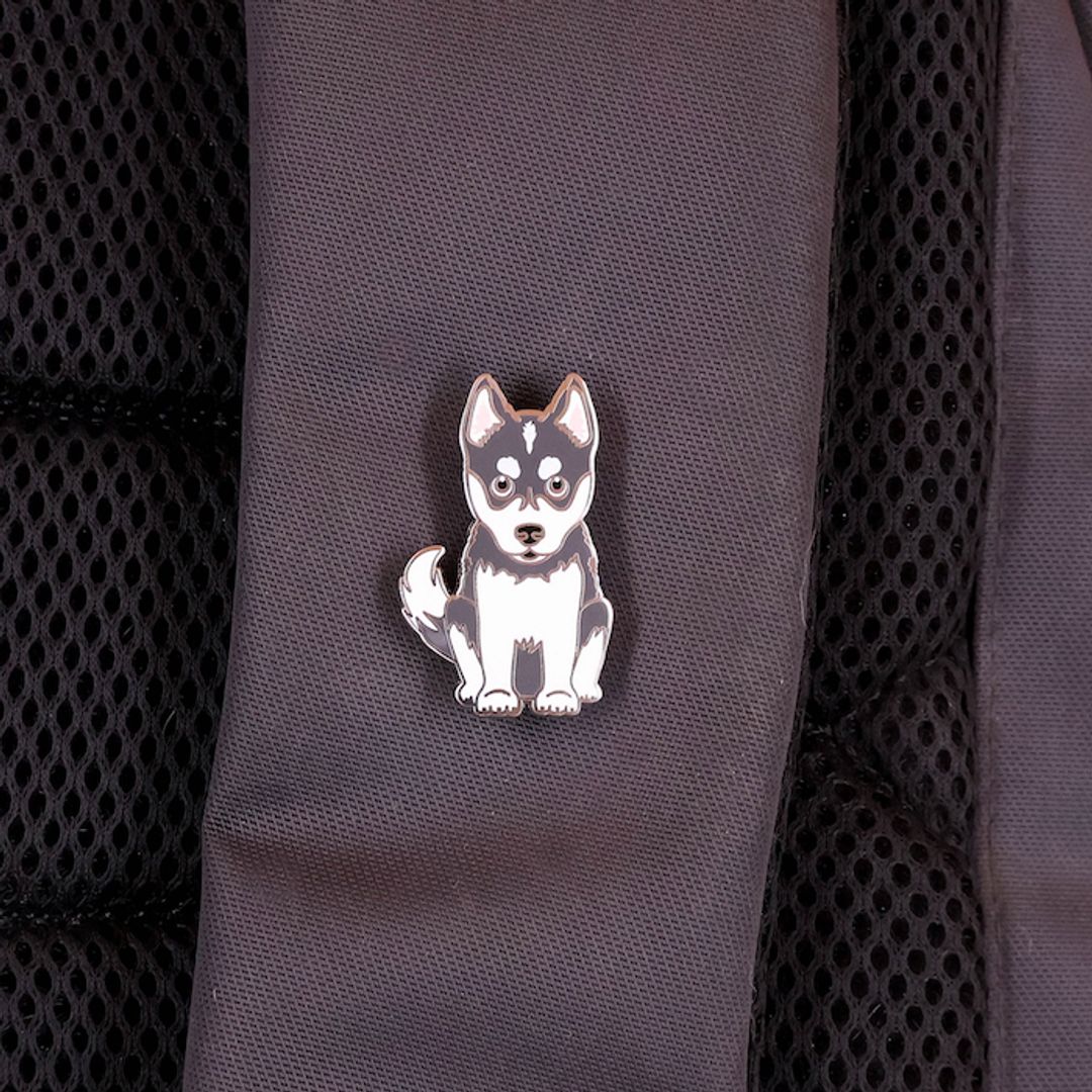 PIN HUSKY GRIS