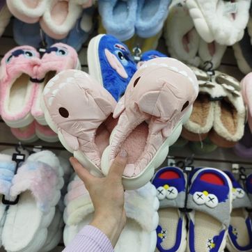 Imagen del producto PANTUFLAS TIBURON ROSADO