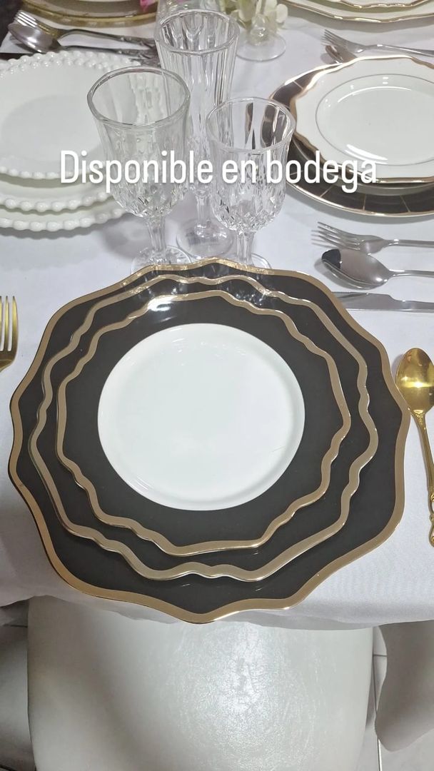 VAJILLA NEGRO ORILLO DORADO