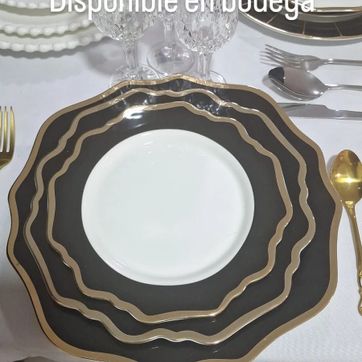 Imagen del producto VAJILLA NEGRO ORILLO DORADO